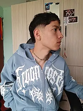 Snapshot of heyy_noah11 chatting on July 19, 2026, 7:39 pm heyy noah11 online show from July 19, 2026, 7:39 pm