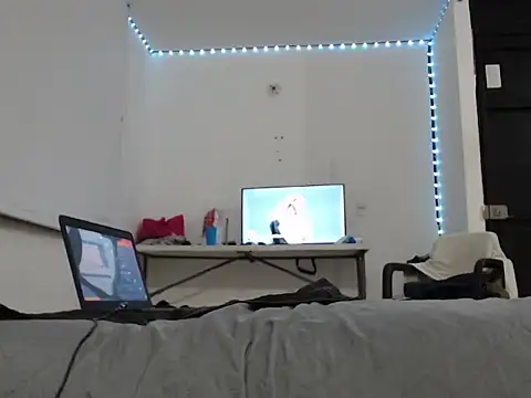 Snapshot of TinyStarz chatting on November 7, 2025, 8:36 am TinyStarz online show from November 7, 2025, 8:36 am