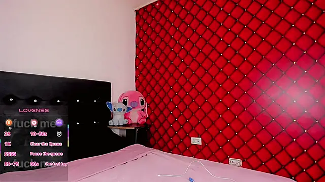 Snapshot of Onassis_Gill chatting on October 31, 2025, 11:00 am Onassis Gill online show from October 31, 2025, 11:00 am