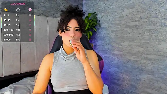 odett rivas  online show from November 10, 2025, 1:32 pm