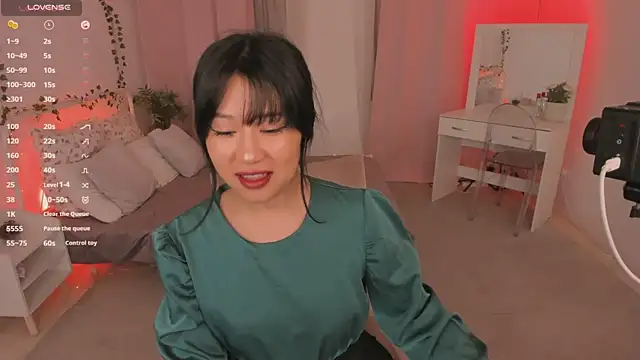 Erika Kim online show from November 21, 2025, 6:01 am