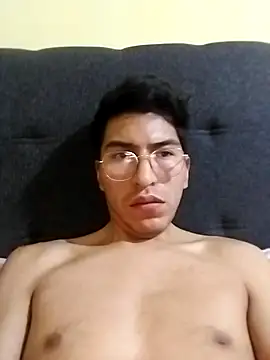 Snapshot of Rizz_Latino chatting on November 12, 2025, 12:00 am Rizz Latino online show from November 12, 2025, 12:00 am