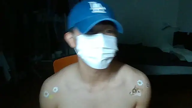 koreanboy2121 online show from June 18, 2026, 4:11 pm