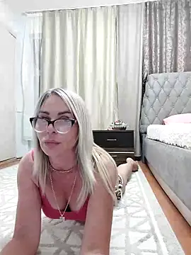 ElenabonyX online show from June 16, 2026, 7:38 pm