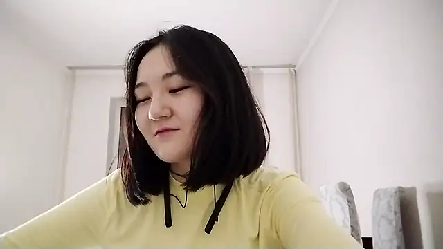 Lyndasilk online show from November 4, 2025, 2:05 pm