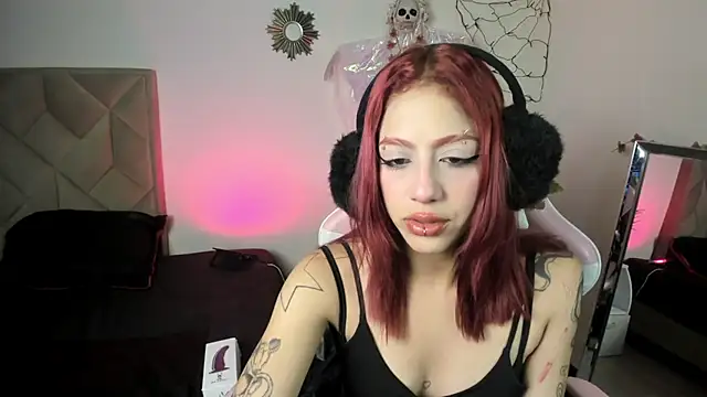 Snapshot of Vicky_Boop chatting on October 15, 2025, 1:00 pm Vicky Boop online show from October 15, 2025, 1:00 pm