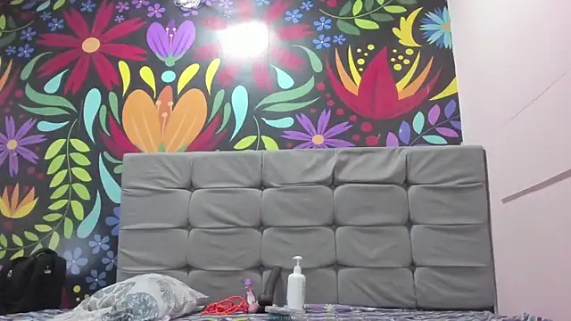 scarleth blonde69 online show from February 19, 2026, 12:12 pm