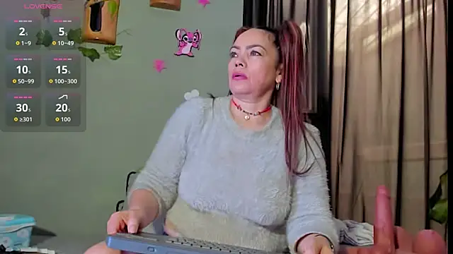 Snapshot of Sharlott_smith chatting on November 4, 2025, 7:13 pm Sharlott smith online show from November 4, 2025, 7:13 pm