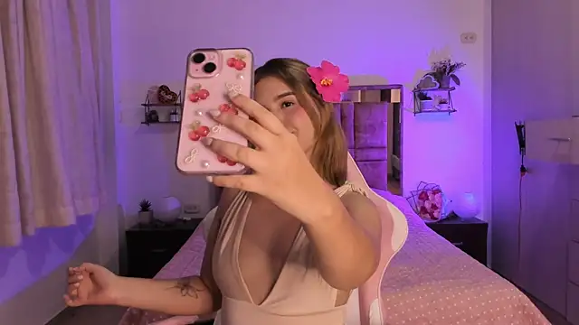 MIACUTEE  online show from January 15, 2026, 11:41 pm