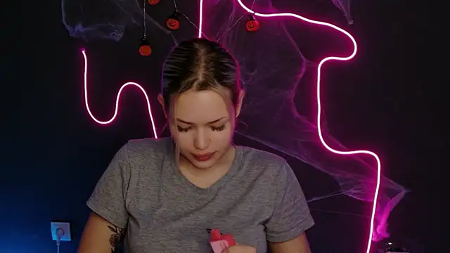 Eva Mooor online show from November 5, 2025, 11:27 pm