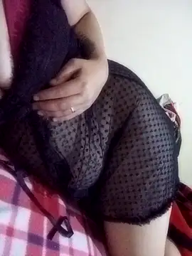 Snapshot of Mia-mrocia chatting on October 24, 2025, 11:23 pm Mia-mrocia online show from October 24, 2025, 11:23 pm