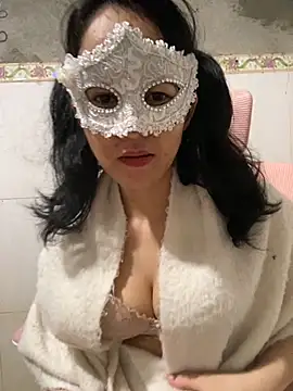 TranOanh999 online show from November 1, 2025, 7:49 pm