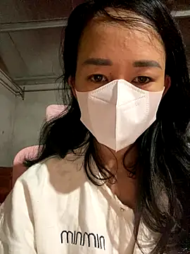 TranOanh999 online show from November 2, 2025, 10:12 pm