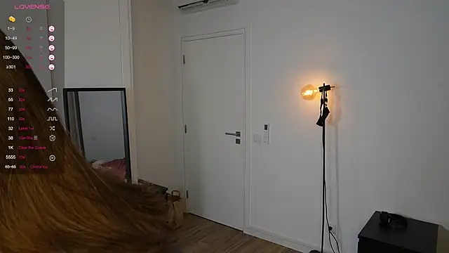 Snapshot of NeonyMuse chatting on November 14, 2025, 10:14 am NeonyMuse online show from November 14, 2025, 10:14 am