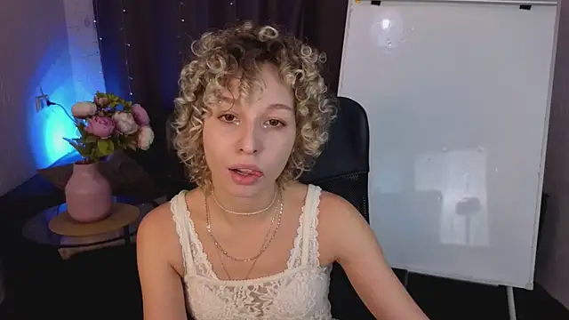 Mary Wahlberg online show from October 27, 2025, 5:33 am