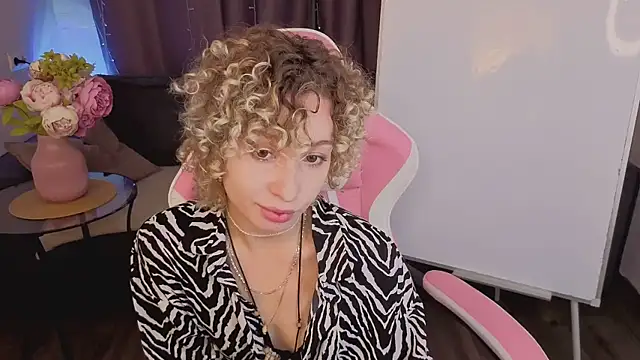 Mary Wahlberg online show from November 7, 2025, 5:29 am