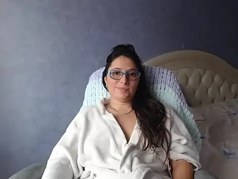 LuckyLisa23 online show from November 3, 2025, 10:38 am