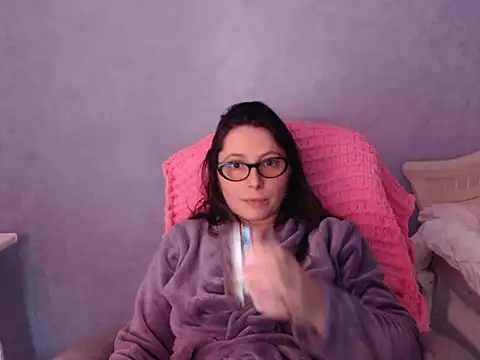 LuckyLisa23 online show from April 13, 2026, 10:37 pm