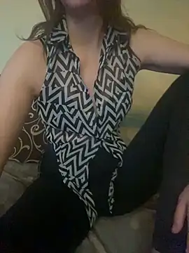 Snapshot of KittieCreme chatting on November 6, 2025, 11:33 am KittieCreme online show from November 6, 2025, 11:33 am