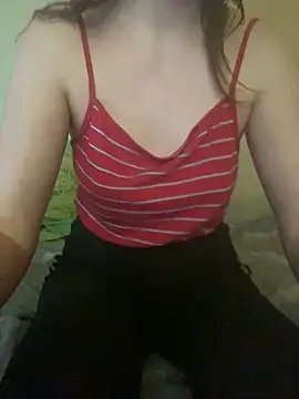 Snapshot of KittieCreme chatting on May 8, 2026, 1:49 pm KittieCreme online show from May 8, 2026, 1:49 pm