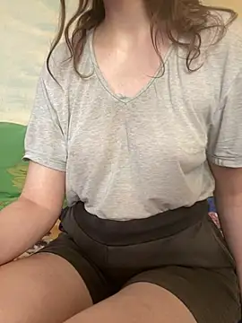 Snapshot of KittieCreme chatting on August 4, 2026, 10:18 am KittieCreme online show from August 4, 2026, 10:18 am