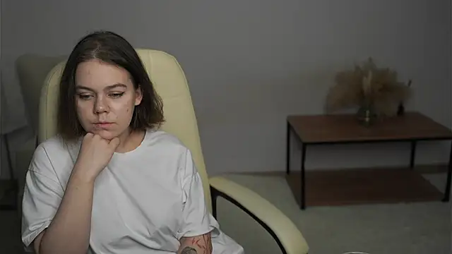 Snapshot of NaidaPalos chatting on October 13, 2025, 9:42 am NaidaPalos online show from October 13, 2025, 9:42 am