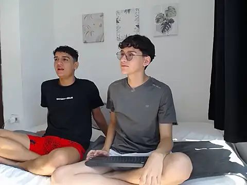 Snapshot of SpritzBoys chatting on October 13, 2025, 2:06 pm SpritzBoys online show from October 13, 2025, 2:06 pm