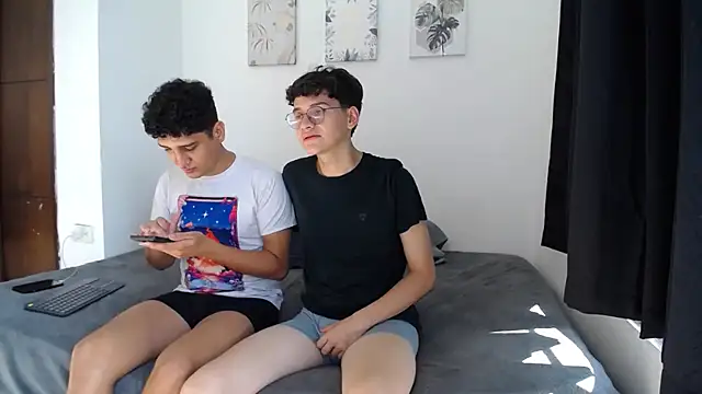 Snapshot of SpritzBoys chatting on October 28, 2025, 1:25 pm SpritzBoys online show from October 28, 2025, 1:25 pm