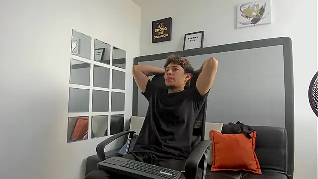 Snapshot of Sky_Wild chatting on October 23, 2025, 8:07 pm Sky Wild online show from October 23, 2025, 8:07 pm