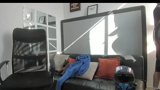 Snapshot of Sky_Wild chatting on November 5, 2025, 8:20 pm Sky Wild online show from November 5, 2025, 8:20 pm