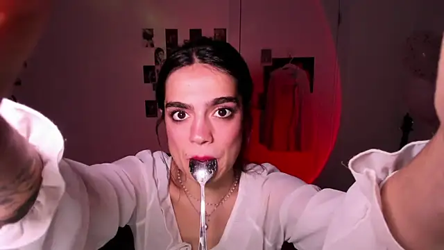 Snapshot of nightfloatt chatting on November 3, 2025, 8:43 pm nightfloatt online show from November 3, 2025, 8:43 pm