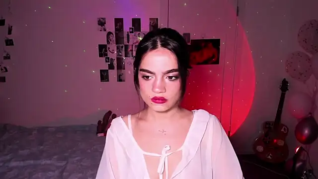 Snapshot of nightfloatt chatting on November 7, 2025, 12:49 pm nightfloatt online show from November 7, 2025, 12:49 pm