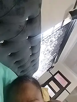 CaramelBoootie online show from January 12, 2026, 4:18 am