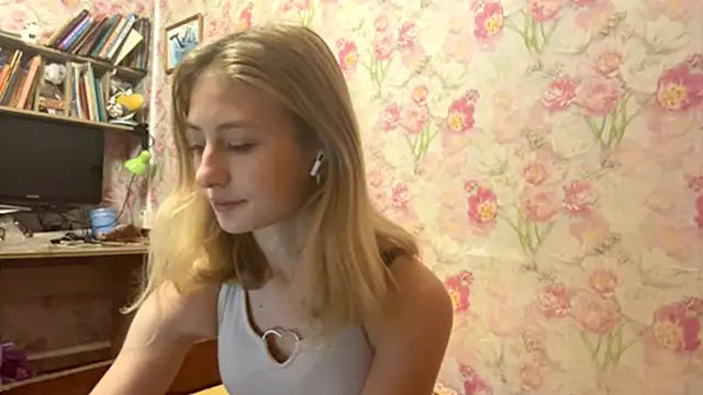 Snapshot of AmeliLia chatting on December 18, 2025, 4:02 pm AmeliLia online show from December 18, 2025, 4:02 pm