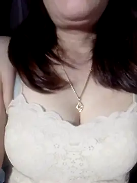 YiyinLy online show from March 7, 2026, 11:02 pm