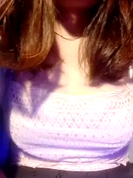 YiyinLy online show from March 13, 2026, 11:00 pm