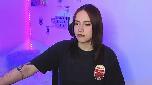 Emily Lindey online show from February 26, 2026, 1:04 am