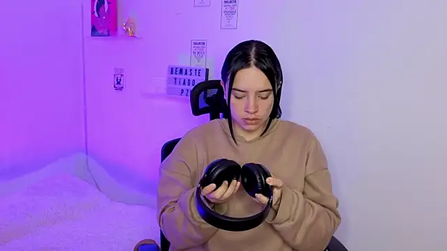 Emily Lindey online show from March 20, 2026, 6:51 am