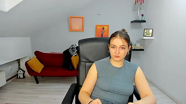 AnneWilsonn online show from February 9, 2026, 12:20 pm