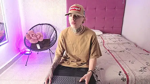 Snapshot of lily_and_wan chatting on November 2, 2025, 10:06 am lily and wan online show from November 2, 2025, 10:06 am