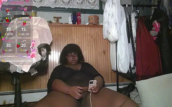 Snapshot of TheChubbySiren chatting on November 1, 2025, 1:40 am TheChubbySiren online show from November 1, 2025, 1:40 am