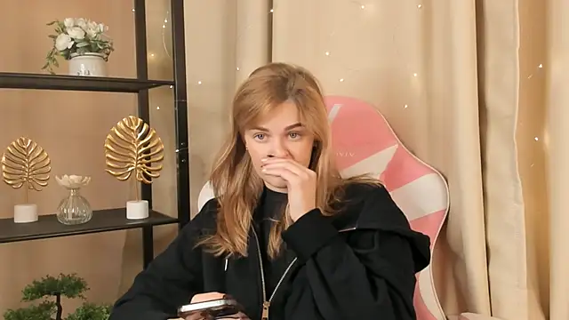 Snapshot of ShawnaBirge chatting on October 15, 2025, 8:36 am ShawnaBirge online show from October 15, 2025, 8:36 am