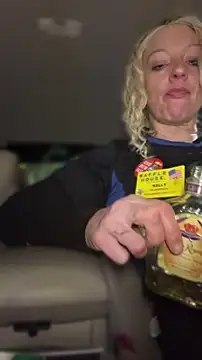 queenkelly1234 online show from April 25, 2026, 6:38 am