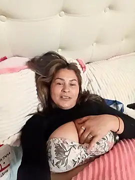 Snapshot of _Pamelamilf chatting on October 18, 2025, 10:21 pm Pamelamilf online show from October 18, 2025, 10:21 pm