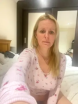 Snapshot of madamlillyrose chatting on November 12, 2025, 8:26 am madamlillyrose online show from November 12, 2025, 8:26 am