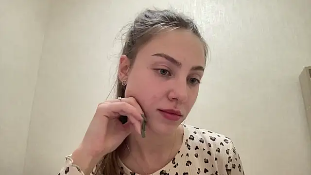 Snapshot of CandaceFlyn chatting on November 13, 2025, 5:12 pm CandaceFlyn online show from November 13, 2025, 5:12 pm