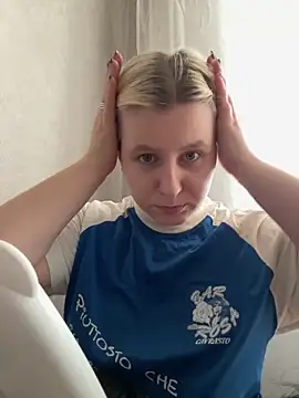 Snapshot of BonnyeBoom chatting on February 12, 2026, 10:43 am BonnyeBoom online show from February 12, 2026, 10:43 am