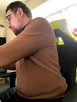 Snapshot of Otis_Firefly chatting on November 6, 2025, 1:12 pm Otis Firefly online show from November 6, 2025, 1:12 pm