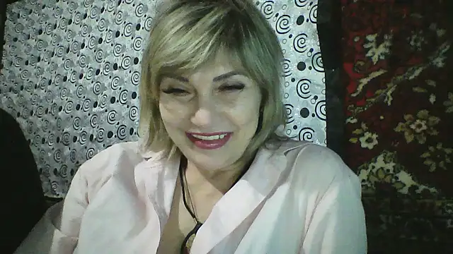 Snapshot of Lia_Ray chatting on October 20, 2025, 7:14 pm Lia Ray online show from October 20, 2025, 7:14 pm