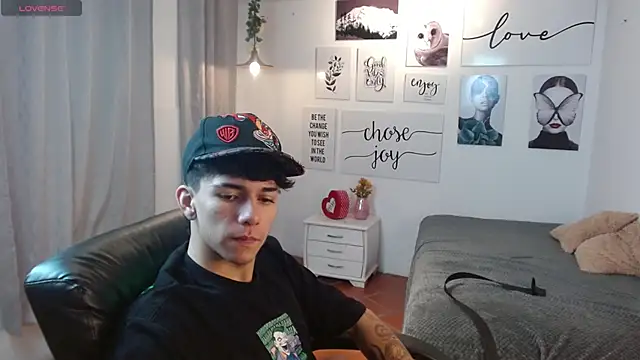 AmethystShadow17 online show from November 11, 2025, 3:23 pm